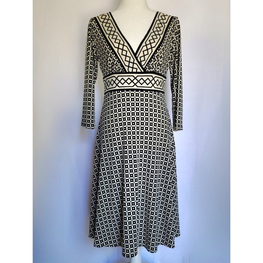 DressBarn Black & White Geometric Fit & Flair 3/4 Sleeve Surplice Dress Size 8